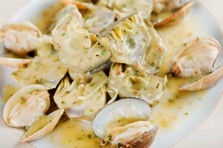 Alcachofas con almejas