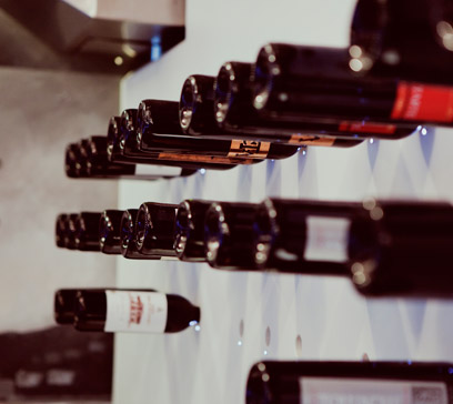 Botellas colgadas del restaurante